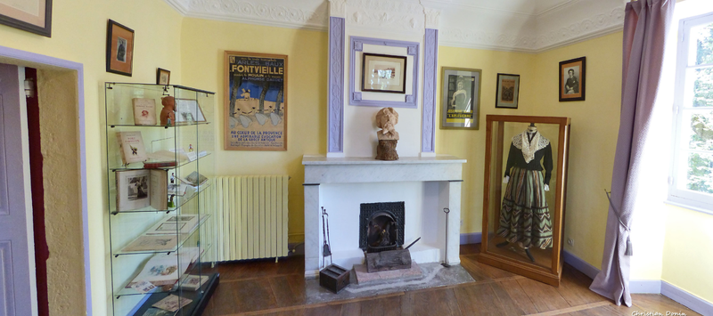 Mas Daudet. Musée & Parc