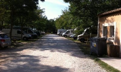 Saint-Martin dArdèche - aire de stationnement camping-car