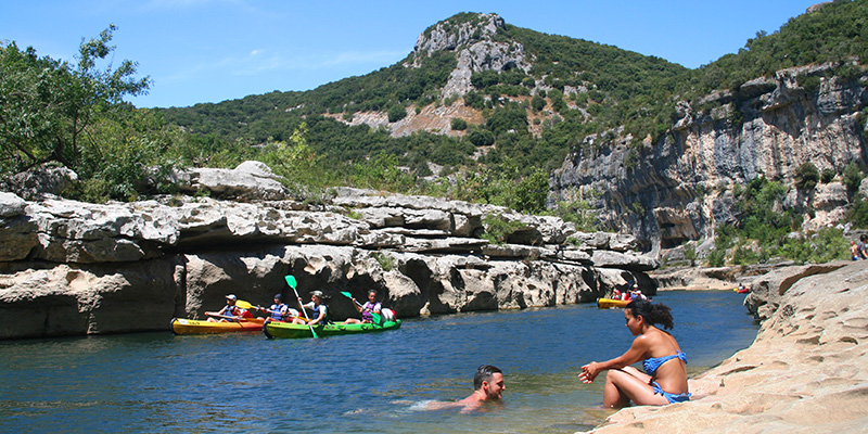 baignade-gorges-de-l-ardeche-nature-famille