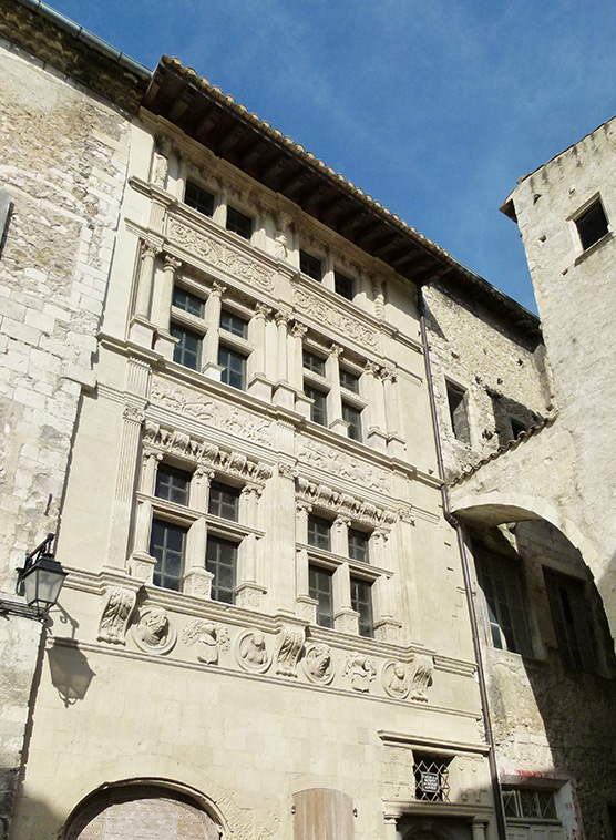 maison-des-chevaliers-viviers-1