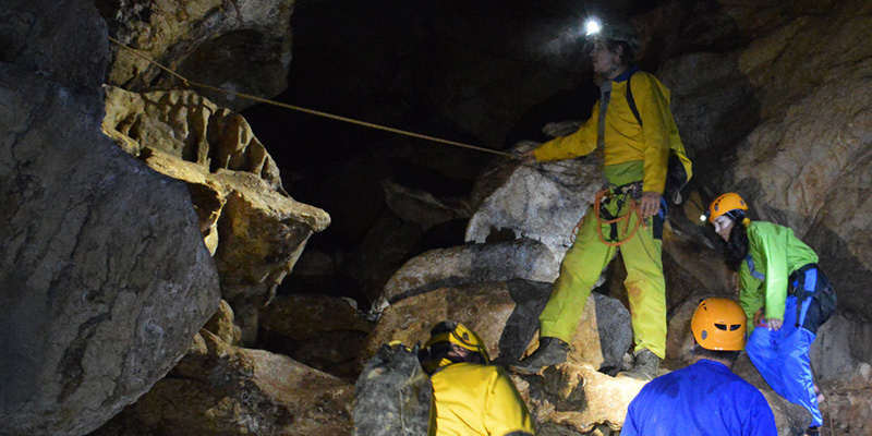 monde-souterrain-grotte-speleologie-ardeche