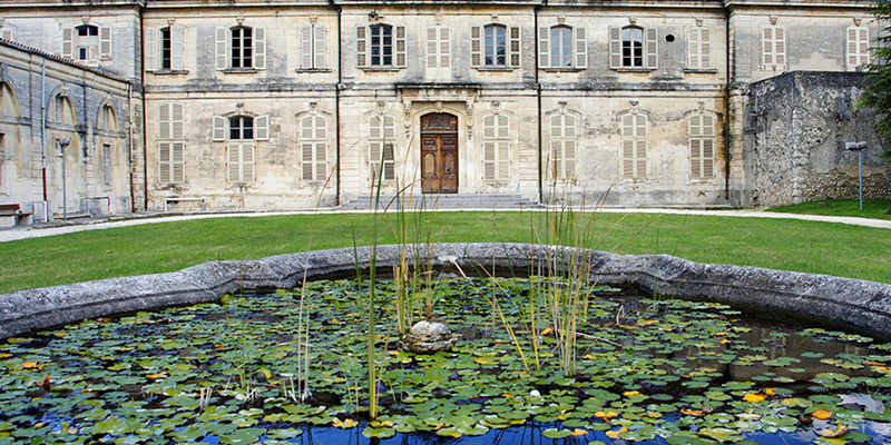 palais-episcopale-mairie-viviers-ardeche-1