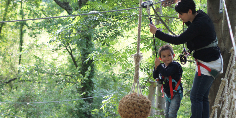 enfant-accrobranche-ardeche-famille