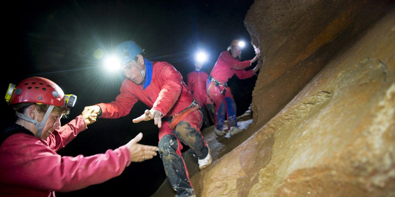 speleologie-enfant-ardeche