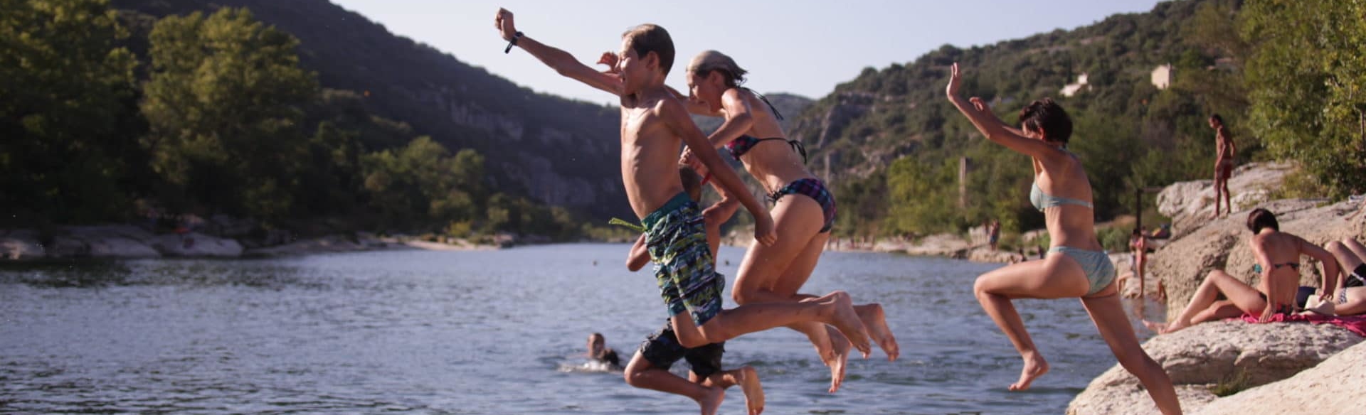 24628206893_655a0a814a_k_1920x584_acf_cropped