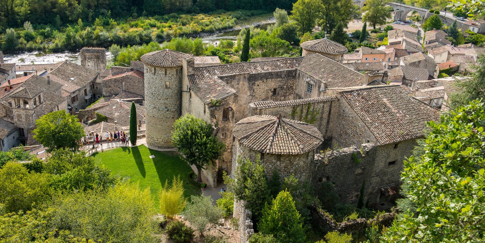 château vogue slide