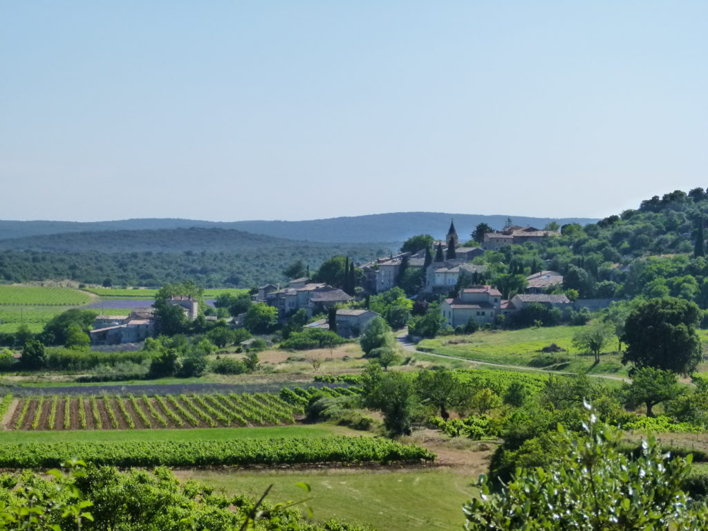 village bidon ardeche vignes lavandes